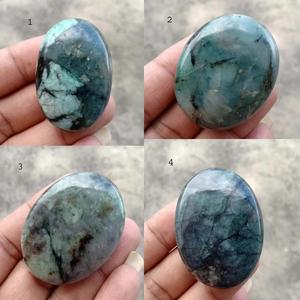 Pierre de palmier ovale naturelle en émeraude, polie, verte, cristal de guérison, Reiki, méditation, énergie, décoration, vente en gros - Product Image 2