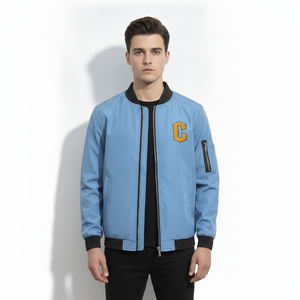 Chaqueta Bomber Azul Claro para Hombre con Bordado Amarillo en Forma de C, Cierre de Cremallera, Ropa Casual de Otoño - Product Image 4
