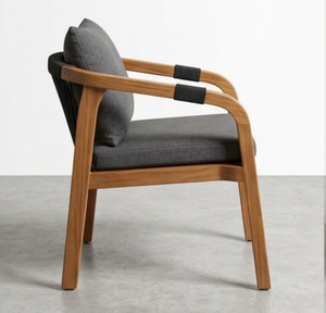 Fauteuil scandinave moderne en bois avec coussins gris pour le mobilier de salon - Product Image 3