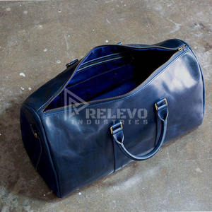 Bolsa de Viaje de Cuero de Gran Capacidad (40L) con Logotipo Personalizado de Alta Calidad y Correa para Carro de Equipaje para Facilitar el Viaje - Product Image 3