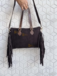 กระเป๋าถือหนังวัวแท้สไตล์ตะวันตก  งานแกะสลักหนัง  กระเป๋าสะพายข้างแบบมีพู่  กระเป๋าถือทันสมัย  กระเป๋าหนังสำหรับผู้หญิง  ใช้งานได้หลากหลาย - Product Image 4