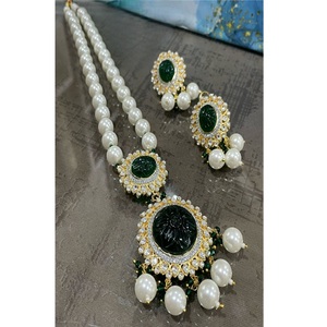 Ensemble collier et boucles d'oreilles en or plaqué laiton de qualité supérieure, serti de moissanite et de pierres Kundan, pour femmes - Cadeau de fiançailles, mariage - Product Image 1
