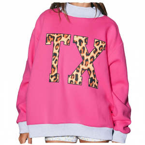 เสื้อสเวตเชิ้ตผู้หญิงสีชมพูทรงโอเวอร์ไซส์ ลายเสือดาว พิมพ์ตัวอักษร TX ด้านหน้า คอกลม แขนยาว ผ้าถัก สำหรับใส่ในฤดูใบไม้ร่วง คอเต่า - Product Image 1