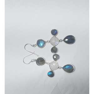 Elegantes y lujosos pendientes de tuerca finos de Plata de Ley 925 adornados con hermosa piedra lunar y labradorita - Product Image 1