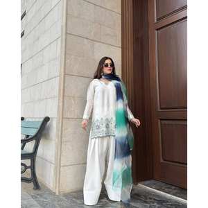 Ensemble de vêtements de fête pour femmes de créateur Top Bottom et Dupatta - Product Image 3