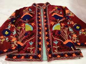 Veste matelassée pour femme en velours brodé 100% coton écologique, style bohème floral Suzani ethnique vintage, à manches longues et ouverte, idéale pour l'hiver - Product Image 2