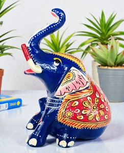 Statue de table en aluminium Meenakari artisanale Nirmala Handicrafts, motif trompe d'éléphant, style Art Déco, avec travail en émail, provenant du Rajasthan - Product Image 5