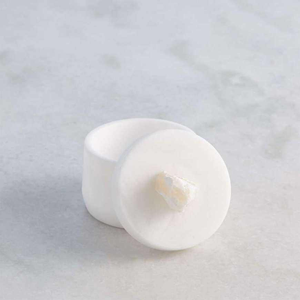 Juego de 2 jarrones artesanales de resina blanca perla, elegantes, ecológicos y de lujo, de blossom craft india - Product Image 3