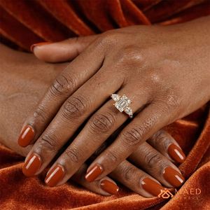 Bague à trois pierres en moissanite pour femme, plaquée or, pour fiançailles, mariage, anniversaire, bijoux élégants pour tous les jours - Product Image 5