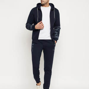 Ensemble de survêtement décontracté pour homme avec tissu doux et pantalon fuselé, idéal pour le sport ou les sorties décontractées - Product Image 5