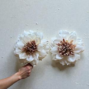 Flores de Madera Sola VADEE, Hechas a Mano, Sostenibles y Naturales, Flores de Madera Sola Dahlia de 8.5 CM, Varilla de Fibra Vegetal de Sesbania de Tailandia - Product Image 1