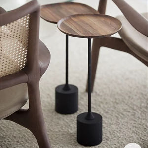 Mesa de Centro Redonda con Tapa de Madera y Base Estable, Diseño Moderno y Delgado para Salas de Estar y Bares Contemporáneos - Product Image 1