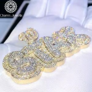จี้ Charm_Jewells เงินแท้ 925 ชุบทอง 22K ประดับเพชรโมอิสซาไนต์ ดีไซน์ตัวอักษรฮิปฮอปสุดหรู จี้ห้อยคอแบบ Unisex ดีไซน์ฝังเพชรแบบ Bezel Setting Micro Insert - Product Image 1