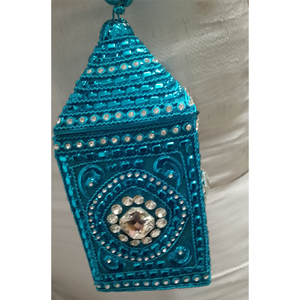 Distributeur en gros vendant des sacs de soirée légers en métal perlé de haute qualité pour femmes, doublure en soie, bandoulière, fermeture à fermoir. - Product Image 1