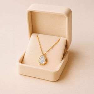Collier pendentif en or jaune avec diamant de laboratoire en forme de poire - Product Image 4