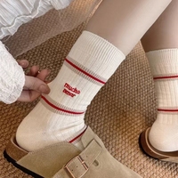 Chaussettes en coton brodées avec des chiots et des textes, chaussettes mi-hautes rayées pour femmes, chaussettes asymétriques, vente en gros