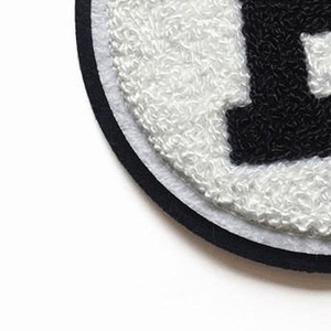 Patch brodé circulaire motif vagues et nuages, accents dorés, en feutre non tissé écologique et léger, à coudre, pour sacs, artisanat et décoration - Product Image 5