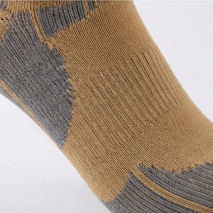 Chaussettes courtes pour hommes, couleur unie, tricotées, respirantes, en coton et élasthanne, motif géométrique, usage quotidien, style classique d'été - Product Image 5