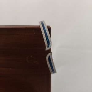 Brazalete Abierto de Plata de Ley 925 con Ópalo Azul y Esmalte, Diseño Minimalista de Ondas, Regalo Romántico para Mujer, Uso Diario y Fiestas - Product Image 2