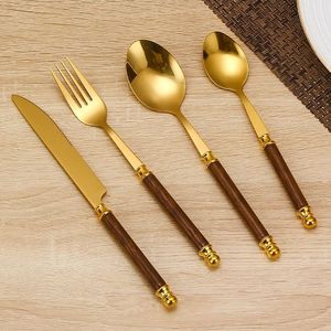 Cubiertos de estilo herencia atemporal inspirados en los rituales clásicos de la gastronomía, que brindan una anfitriónía elegante y un flujo gracioso en la mesa. - Product Image 3
