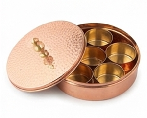 Boîte de rangement à épices ronde en cuivre de luxe avec 6 compartiments, support à masala en métal fait main pour la cuisine, style rustique - Product Image 1