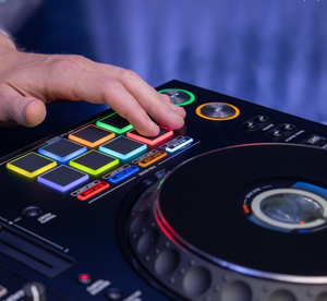 ข้อเสนอที่ดีที่สุด ระบบดีเจ XDJ-AZ ใหม่เอี่ยม พร้อมจอแสดงผล LED แบบ Dual Jog วัสดุพลาสติก ผลิตในรัฐอลาบามา - Product Image 4