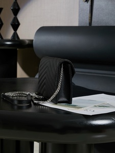 Bolso de Mensajero de Lujo para Mujer, de Gran Capacidad, en Cuero Genuino con Cierre Abierto y Cadena - Product Image 4