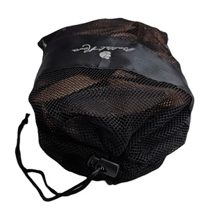 Bolsa de malla con cordón de alta calidad y logotipo plateado en cinta de satén de 7.5 cm para el empaquetado de prendas de vestir de primera calidad. - Product Image 4