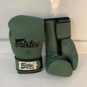 ถุงมือชกมวยแฟร์เท็กซ์หนังวัวแท้ 100% แบบสั่งทำพิเศษ ขายดี พร้อมสายรัดเวลโคร สำหรับการต่อสู้และการฝึกซ้อมในยิม - Product Image 2