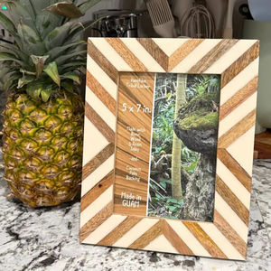 Marco de Fotos Elegante de Resina y Madera, Artesanía Única de la India - Product Image 1