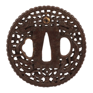 Tsuba Namban japonais de la période Edo en fer Iroe, motif double dragon, garde de sabre rond, non marqué - Product Image 2