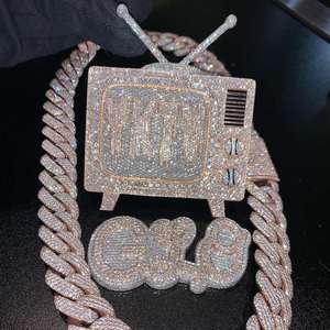 Colgante Personalizado con Nombre en Forma de Burbuja para TV |   Moissanita helada de plata 925 con certificación GRA |   Collar de Hip Hop Personalizado |   VVS1 Color D - Product Image 1
