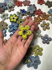 Grandes perles en verre soufflé de 25 mm, motif floral bohème, motif tourbillon multicolore, fleur à 5 pétales, boîte d'espacement, vente en gros pour la fabrication de bijoux - Product Image 4