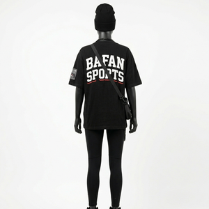 ชุดเสื้อยืดและเลกกิ้งผ้าคอตตอนผสมโพลีเอสเตอร์ 180 GSM สำหรับผู้หญิง สีดำ เนื้อผ้านุ่ม ระบายอากาศได้ดี พิมพ์ลายโลโก้ ชุดออกกำลังกายสำหรับผู้หญิง - Product Image 4