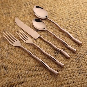 ชุดช้อนส้อมโลหะไร้ที่ติ ออกแบบมาเพื่อประสิทธิภาพที่ราบรื่นและการจัดวางอาหารอย่างหรูหรา - Product Image 1