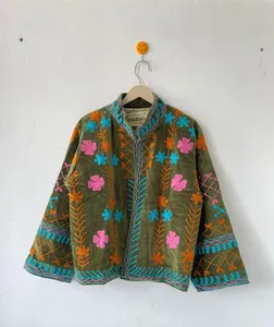 Chaqueta de Terciopelo Verde Oliva Hecha a Mano con Bordado Floral, Estilo Boho, Chaqueta Informal de Invierno con Abertura Frontal - Product Image 1