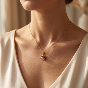 Collar con Colgante de Mariposa, Chapado en Oro de 18K, Granate y Diamante de Corte Redondo, Joyería Clásica para Mujer, Regalo para Uso Diario - Product Image 1