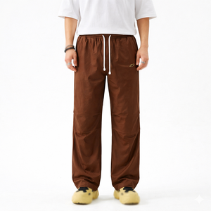Pantalones Rectos de Nylon Marrón Minimalistas para Hombre, Ligeros, Casuales, de Corte Relajado, Cintura Elástica, Marca Privada, Suministro al por Mayor - Product Image 1