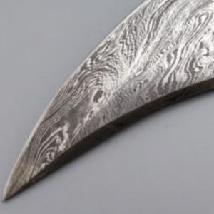 Cuchillo de Caza Tradicional Hecho a Mano con Hoja con Patrón de Damasco, Mango de Primera Calidad, Funda de Cuero y Artesanía Personalizada - Product Image 4