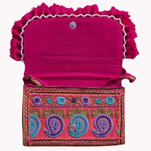 Bolso de mano Gulbahaar de excelente calidad con bordado floral, elegante estilo bohemio, artístico y disponible al mejor precio. - Product Image 4