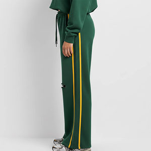Pantalon de survêtement ample vert foncé pour femme avec bande latérale jaune, taille élastique à cordon de serrage, détail déchiré aux genoux, coupe décontractée - Product Image 6