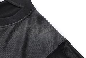 Maillot de sport rouge en polyester léger à manches courtes et col en V, importé, à enfiler - Product Image 6