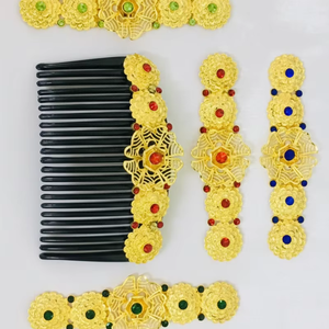 Peineta de Pelo Vintage Chapada en Oro Hecha a Mano, Ecológica, Impermeable, Elegante y Moderna, con Diseño de Flores y Mini Piedras Rojas, para Novias - Product Image 1