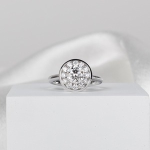 Elegante Anillo de Diamante Cultivado en Laboratorio con Certificado IGI de 1 Quilate, Color D, Claridad VVS1, Corte Redondo, Engaste en Bisel de Oro de 14K, Anillo de Compromiso y Boda - Product Image 1