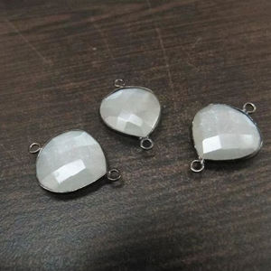 Connecteurs facettés en forme de cœur/poire en pierre de lune blanche naturelle, connecteurs à double boucle, taille 15 mm, breloques en pierres précieuses - Product Image 5