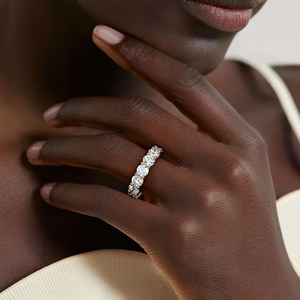 Anillo de Eternidad con Diamantes Redondos en Trenza Completa LR - Product Image 3