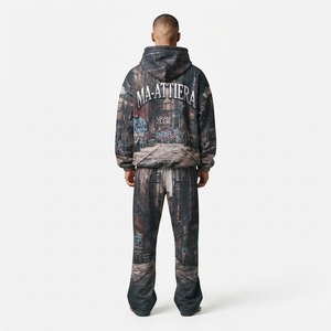 Ensemble survêtement homme noir imprimé graffiti urbain avec sweat à capuche zippé et pantalon large – Style premium personnalisé pour le streetwear - Product Image 2