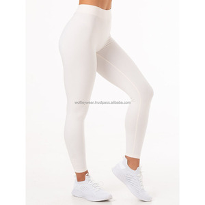 Mallas ajustadas en V NKD marfil con logotipo personalizado, cintura alta plegable con espalda en forma de V y ropa activa, mallas de gimnasio a la moda para mujer - Product Image 5