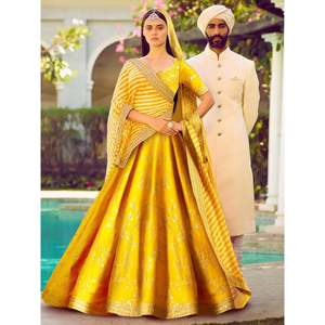 Lehenga Choli de Seda de Morera Bordado en Amarillo para Boda - Product Image 1
