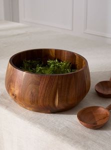 Grand saladier en bois poli de style nordique pour salades, fruits, collations et présentation sur la table de cuisine - Product Image 4
